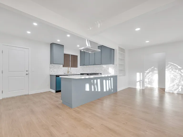 14937 Friar St — Photo 5