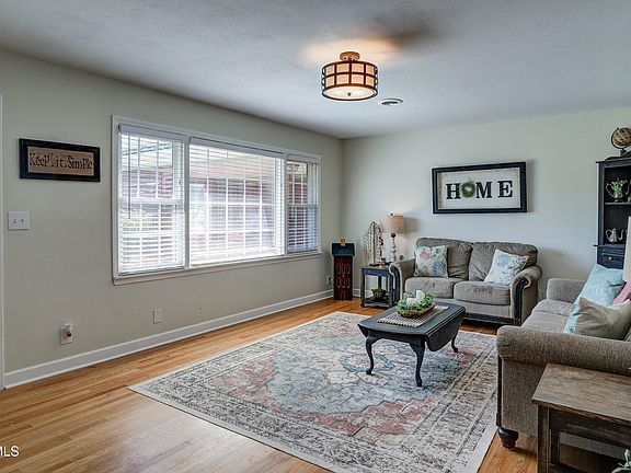 5th image of 610 Ridgeview Dr