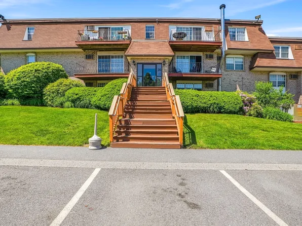 26 Williamsburg Ct Unit 12, Shrewsbury, MA 01545