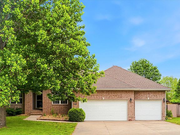 2nd image of 502 S Pepperhill Drive
