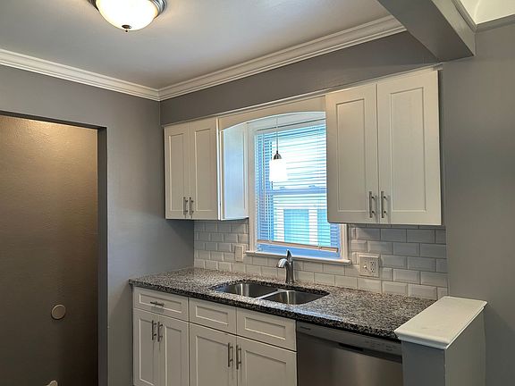 5th image of 4126 Hinsdale Rd