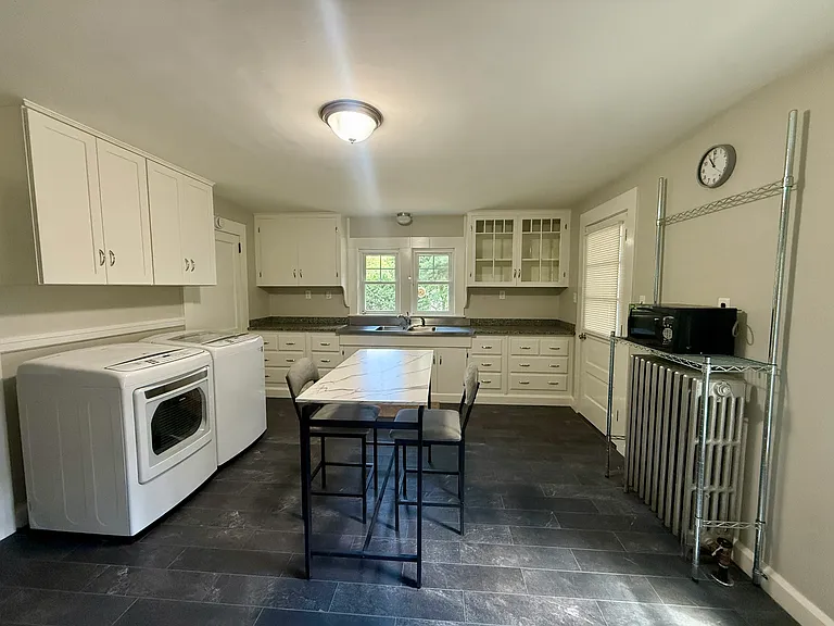 24 Fairfax St — Photo 4