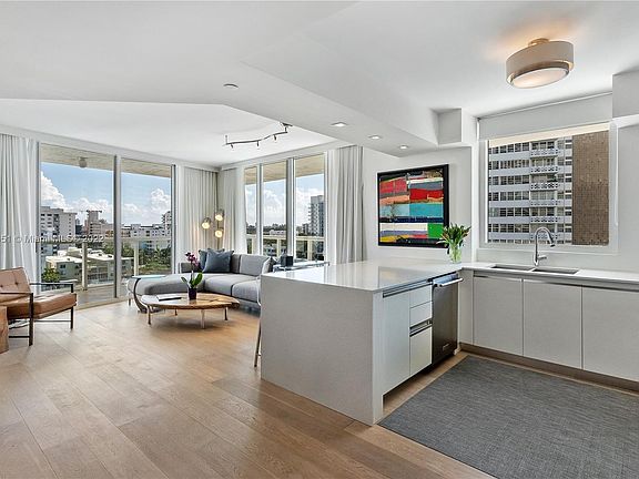 4th image of 10 Venetian Way APT 905
