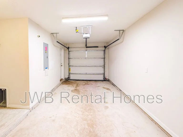 8460 McGirts Village Ln — Photo 12