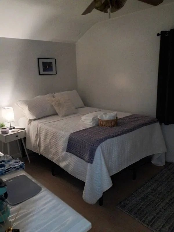 1 bed, 1.0 bath, 300 sqft, $1,390 — Photo 1