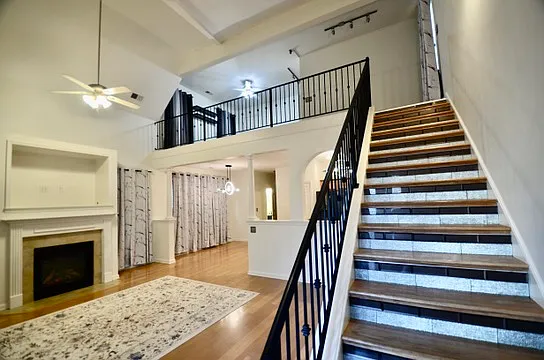281 Island Bluff Dr — Photo 2
