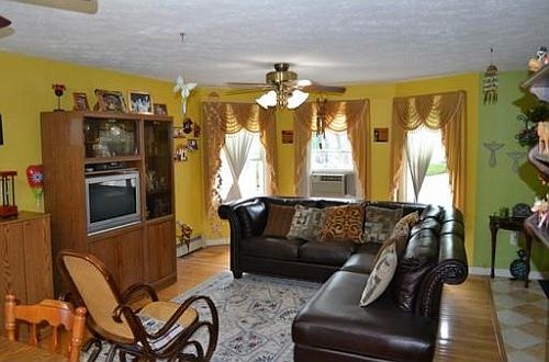 3rd image of 206 Wilson St Unit 206