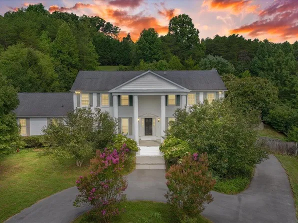 2734 Cherokee Rd, Johnson City, TN 37604