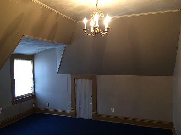 Upstairs rear bedroom