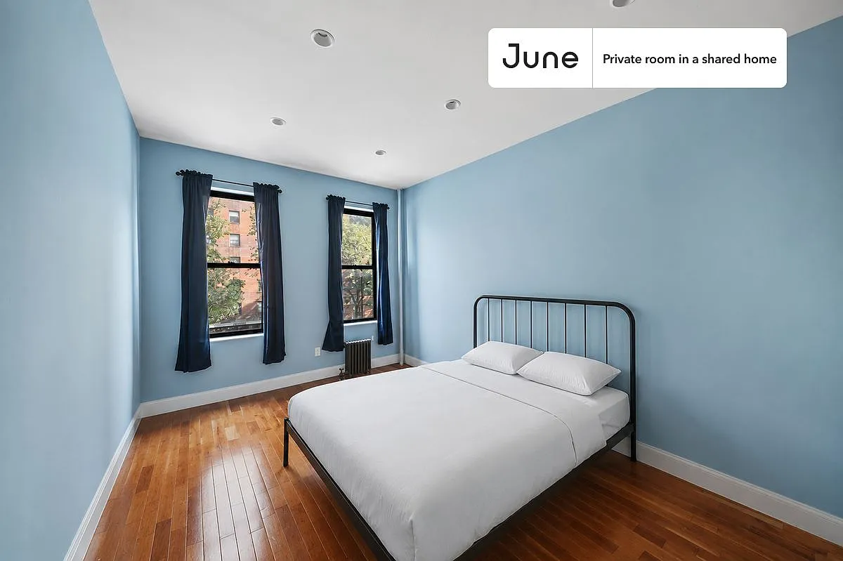 Queen bedroom in 3 bed/1 bath home in East Harlem #700 C — Photo 1