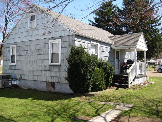 2nd image of 1060 Woodstock Ave