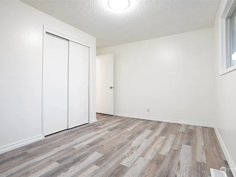475 Barnes Rd — Photo 12