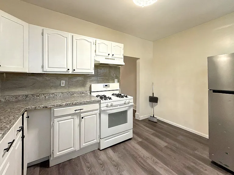 1617 N Warwick Ave — Photo 11