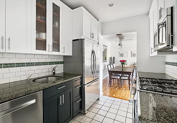 2nd image of 315 Saint Johns Pl APT 6D