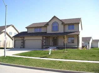 1211 Falcon Dr SE, Altoona, IA 50009