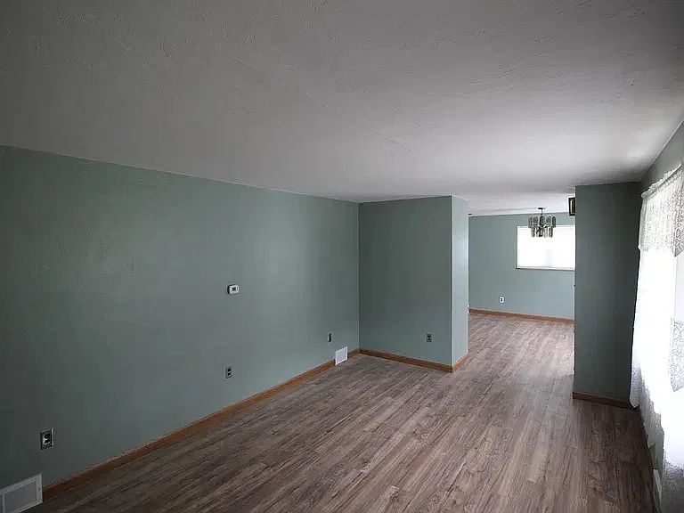 3 bed, 1110 sqft, $1,900 — Photo 4