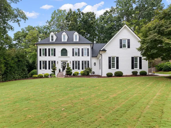 304 Versailles Dr, Cary, NC 27511