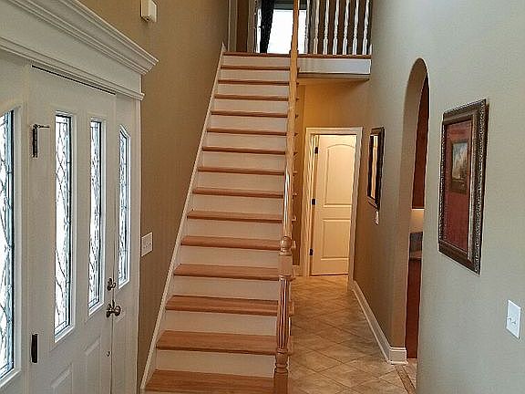 Open entry w/vaulted ceiling