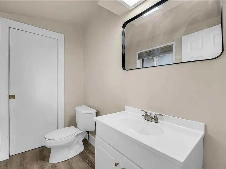24240 Beverly St — Photo 26