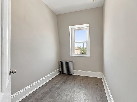 5th image of 289 Forrest St #3