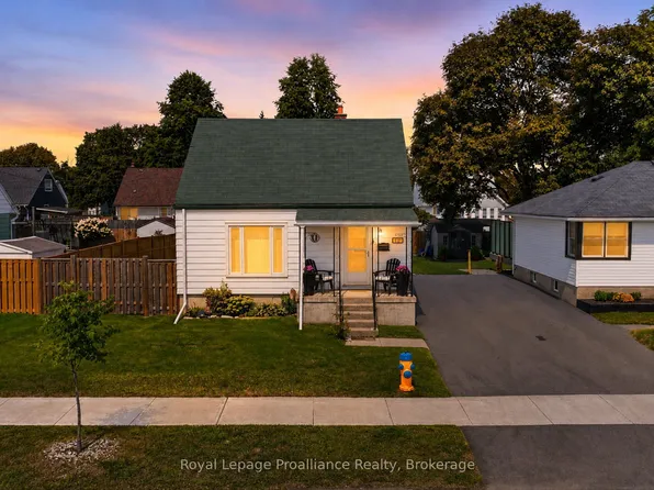 732 Gillespie Ave, Peterborough, ON K9J 4B7