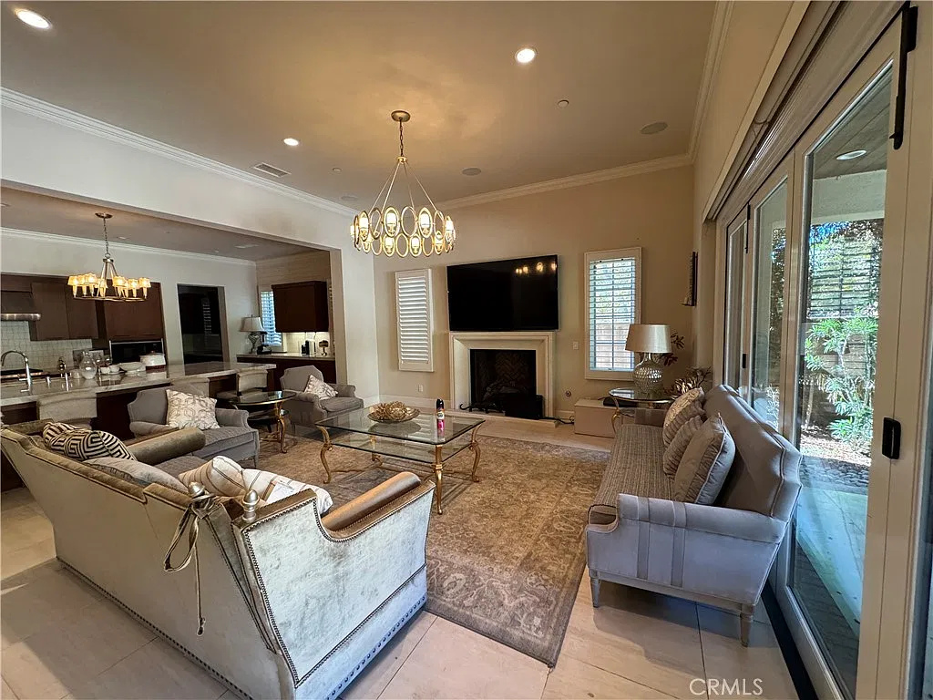 5 bed, 5.5 bath, 4954 sqft, $18,000 — Photo 4