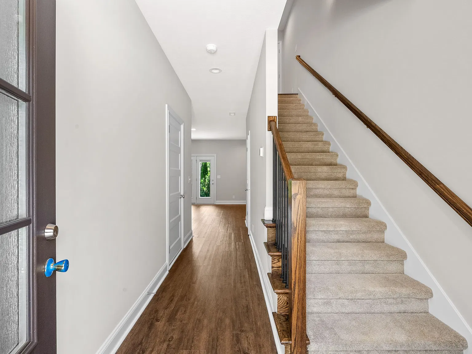 2 bed, 2.5 bath, 1032 sqft, $1,200 — Photo 4