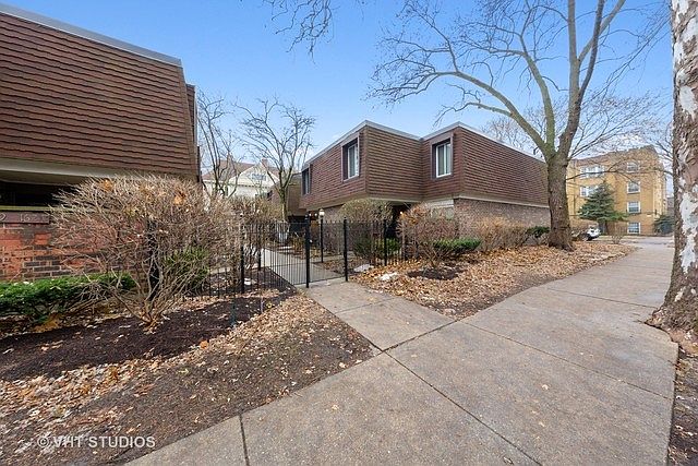 1st image of 1633 W Belle Plaine Ave