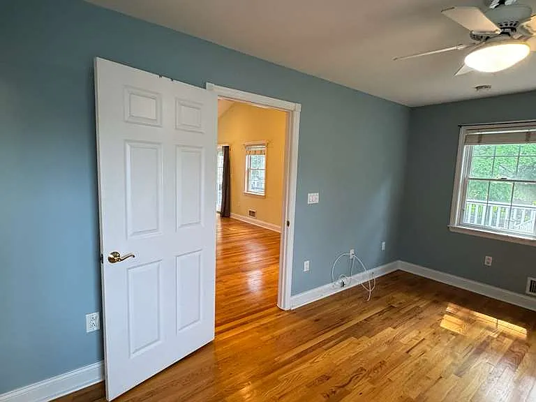 East Ave — Photo 16