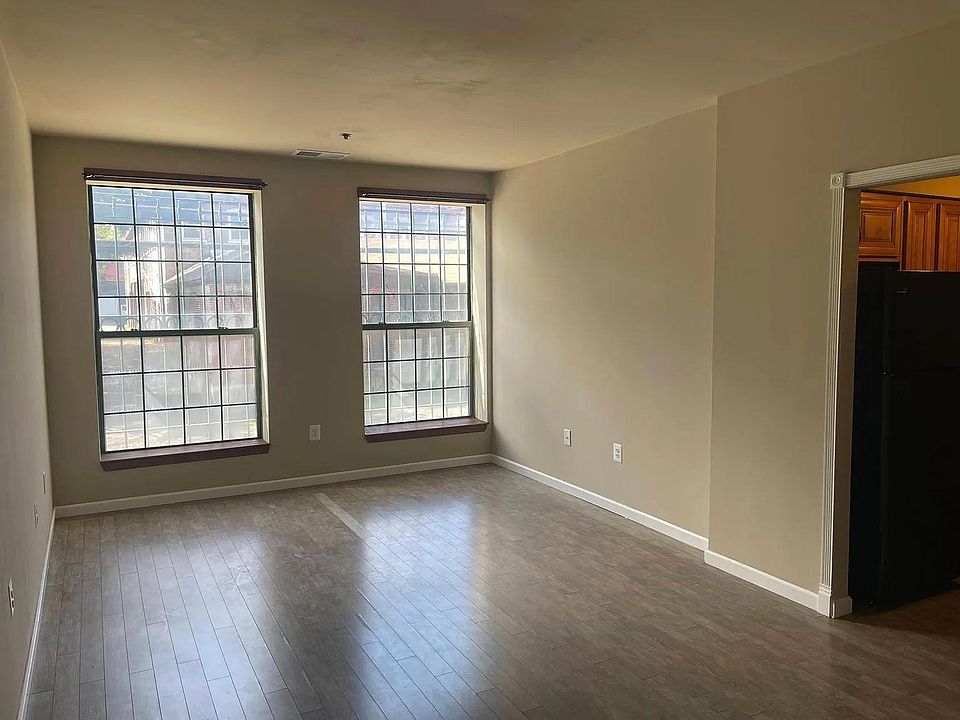 1st image of 44 Johnes St #108-J