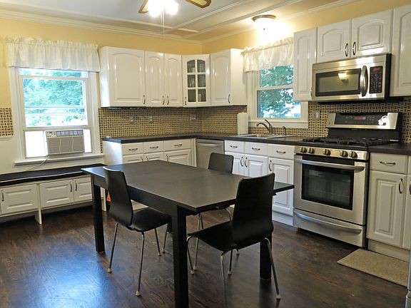 3rd image of 22 E Oak St