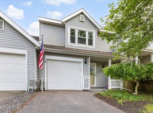 9 Sandra Ln, Rensselaer, NY 12144