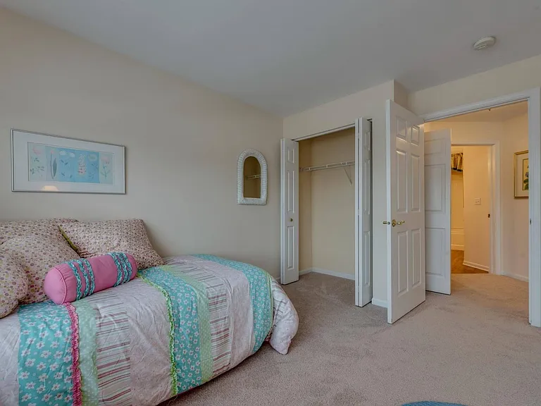Sutton Place Apartments — Photo 42