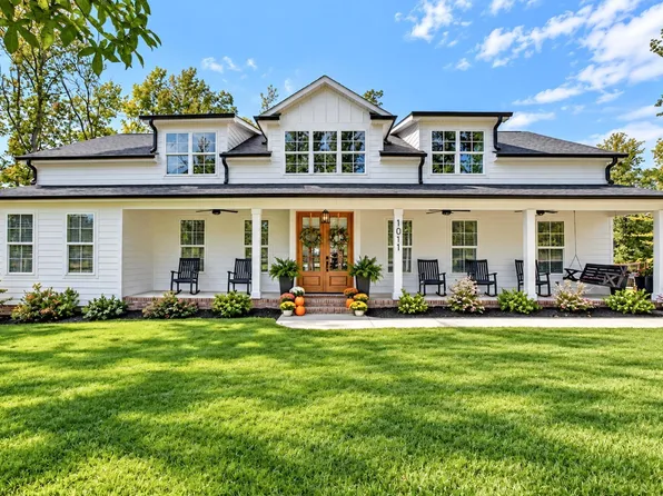 1011 Center Rd, Taylors, SC 29687
