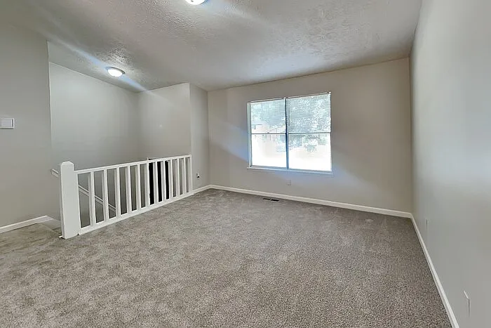 5 bed, 2.0 bath, 1887 sqft, $1,795 — Photo 3