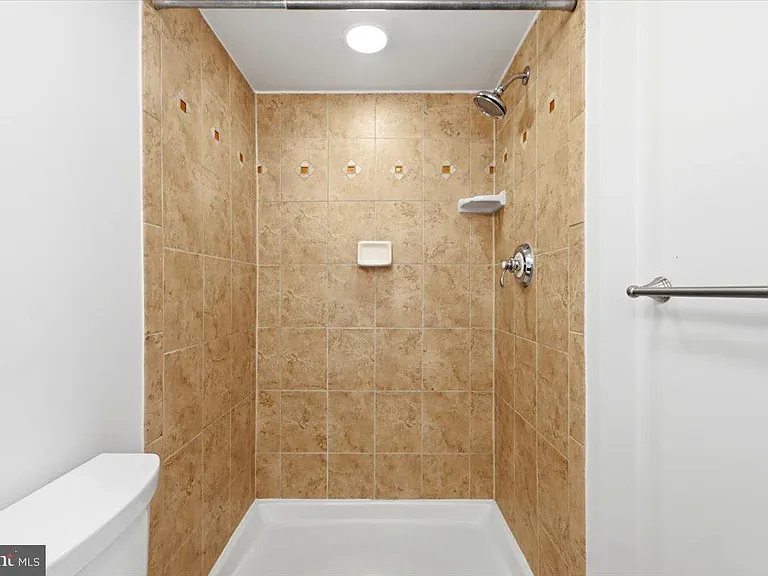 1008 Bashford Ln — Photo 32