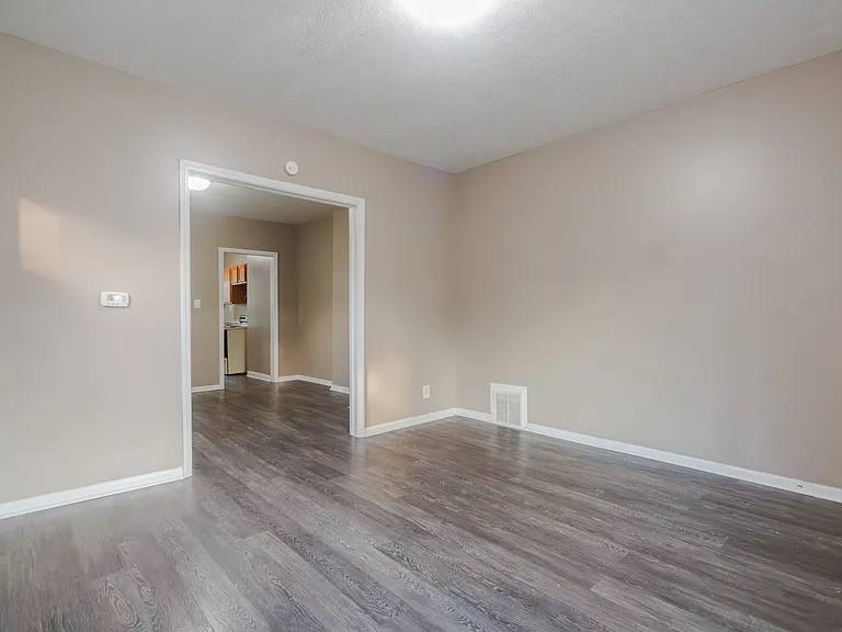 1103 N Keystone Ave — Photo 26