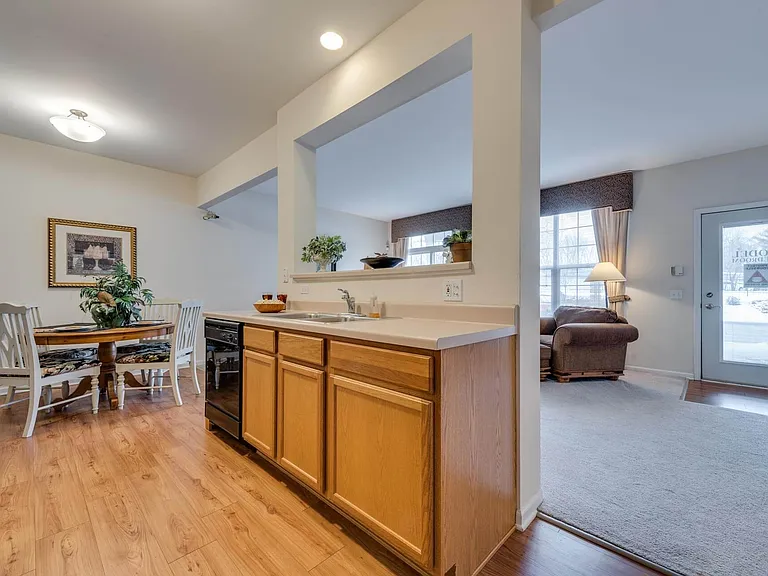 Sutton Place Apartments — Photo 12