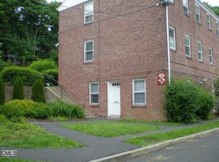 11 Clarmore Dr #D, Norwalk, CT 06850