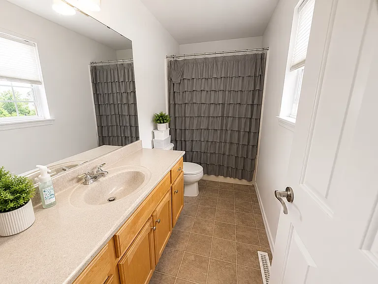 W143N9638 Amber Dr — Photo 6