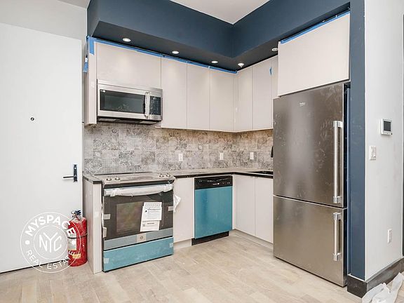 4th image of 923 Broadway #3A