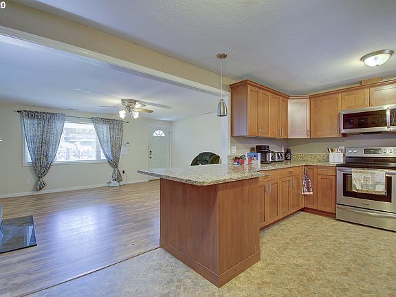 3rd image of 3301 NE 119th Ave