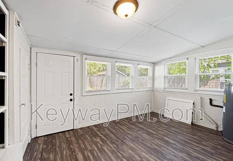1315 Merry St — Photo 8