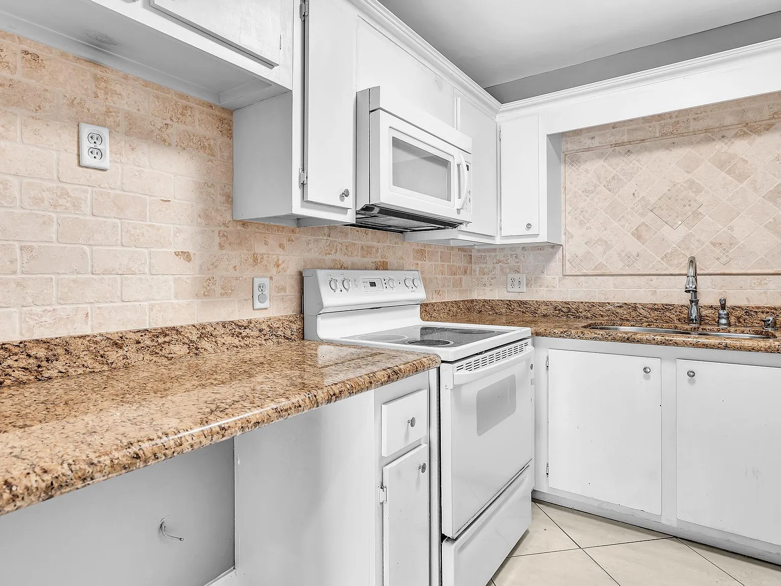 1 bed, 1.5 bath, 900 sqft, $1,700 — Photo 3