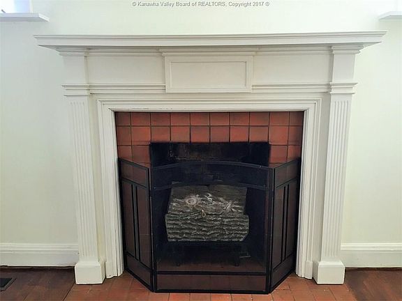 5th image of 1712 Woodbine Ave