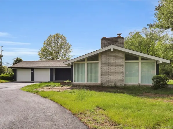 1813 Peck Lane, Cheshire, CT 06410