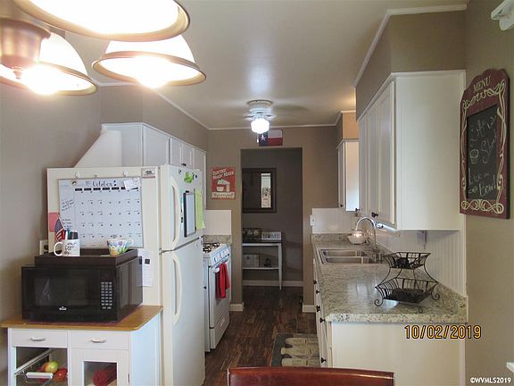 5th image of 885 W Sherman St