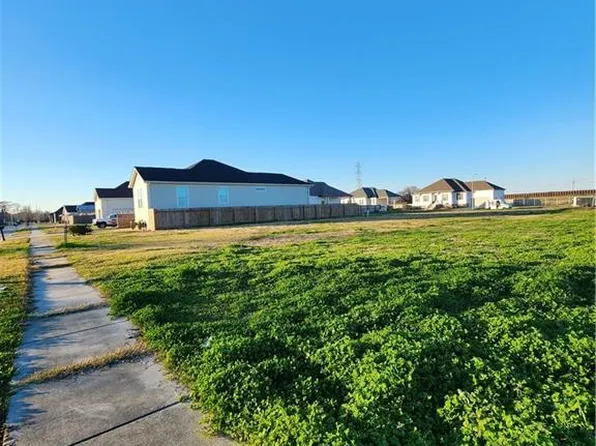 8329 Benjamin Dr, Chalmette, LA 70043