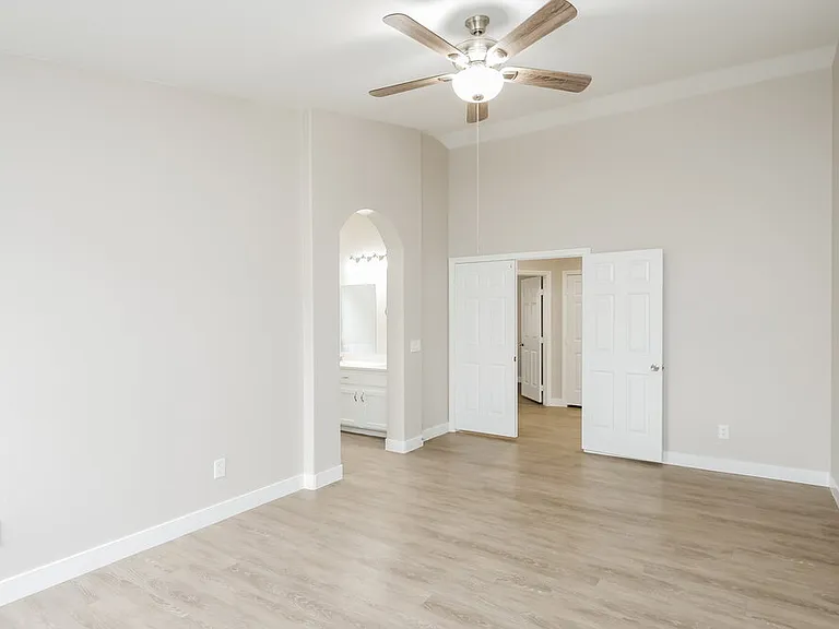 922 Strider Dr — Photo 10