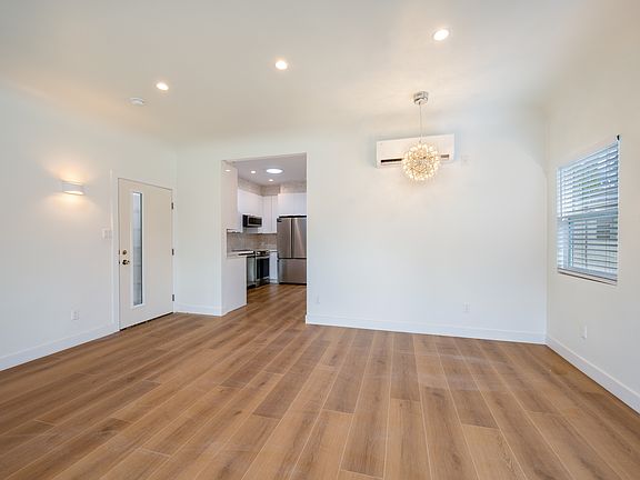 5th image of 1450 S Holt Ave